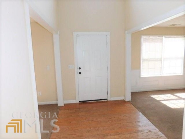 Photo 3 of 22 - 1742 Campbell Ives Ct, Lawrenceville, GA 30045