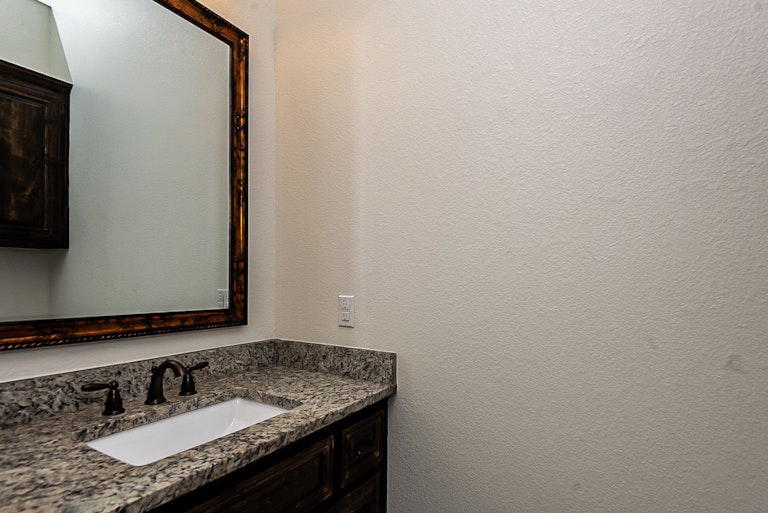 Photo 14 of 27 - 5220 Soren St, Irving, TX 75038