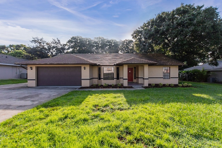 Photo 1 of 28 - 5422 Overlook Pt, Lakeland, FL 33812