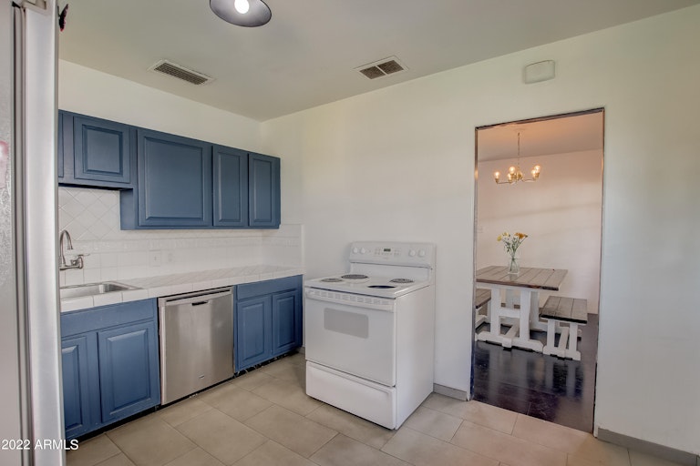 Photo 16 of 26 - 1917 E Mitchell Dr, Phoenix, AZ 85016