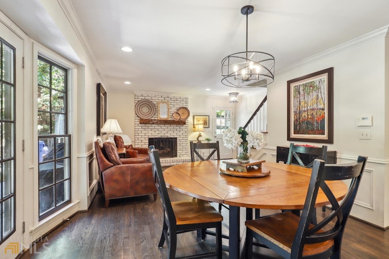 Photo 14 of 41 - 1005 Redstone Ln, Atlanta, GA 30338