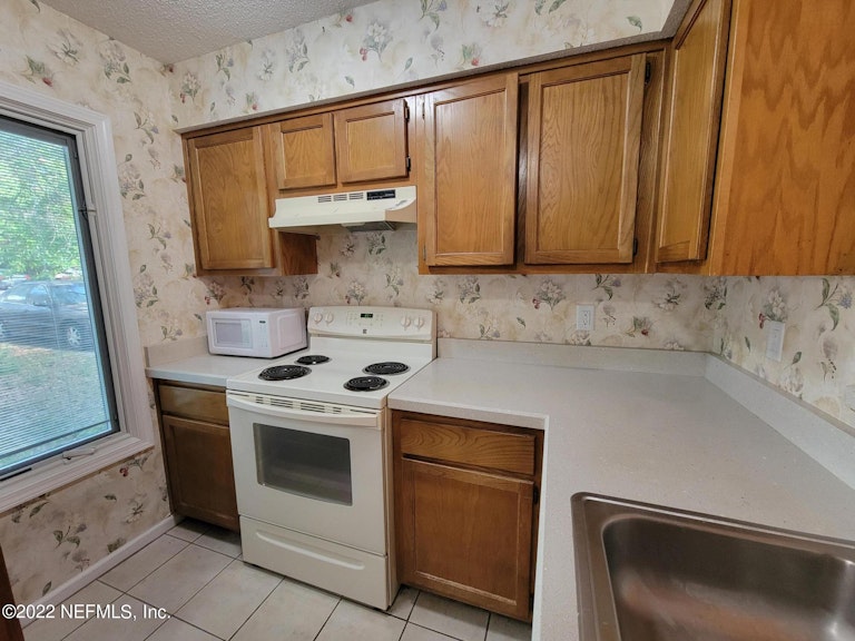 Photo 5 of 18 - 1213 Maitland Ave, Jacksonville, FL 32211