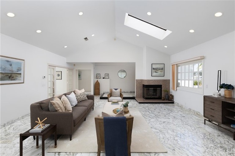 Photo 6 of 26 - 1945 Santiago Dr, Newport Beach, CA 92660