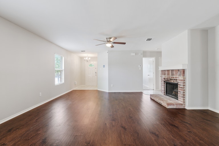 Photo 7 of 26 - 16728 Woodside Dr, Justin, TX 76247
