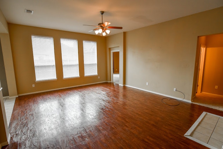 Photo 11 of 25 - 3209 Bloomfield Trl, Mansfield, TX 76063