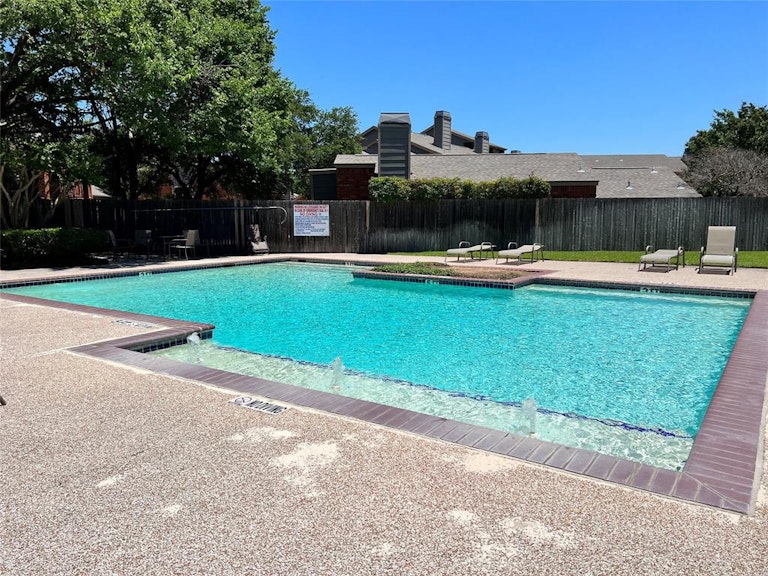 Photo 13 of 16 - 408 Pebble Way #254, Arlington, TX 76006