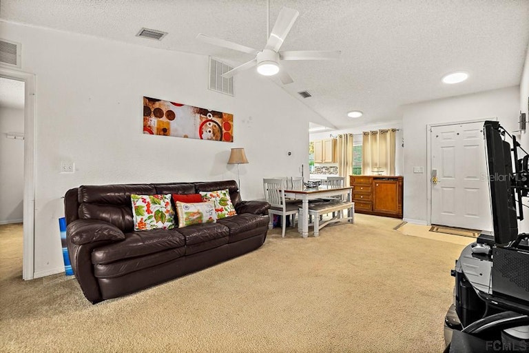 Photo 10 of 39 - 13 Lloshire Path, Palm Coast, FL 32164
