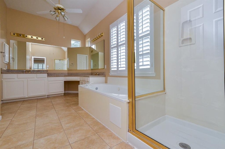 Photo 19 of 27 - 8227 Summer Reef Dr, Houston, TX 77095