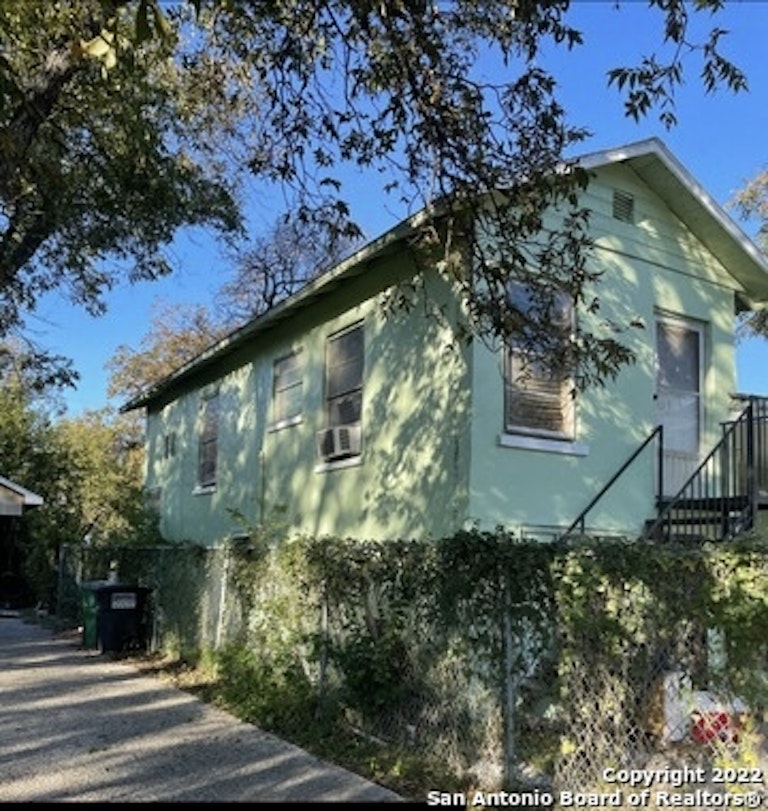 Photo 1 of 17 - 127 Benita St, San Antonio, TX 78210