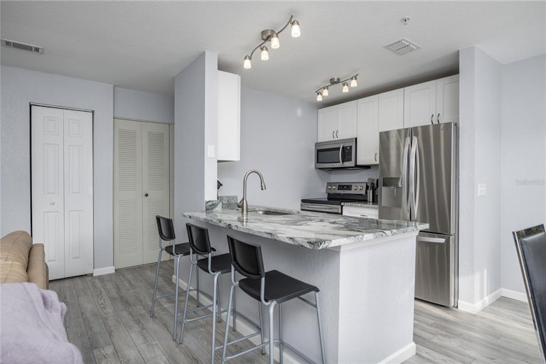 Photo 4 of 35 - 850 S Tamiami Trl #522, Sarasota, FL 34236