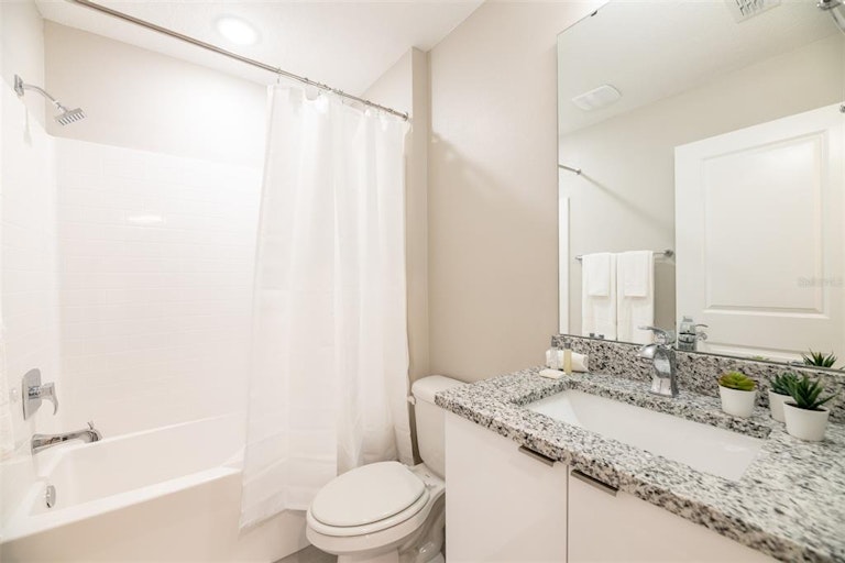 Photo 24 of 33 - 8004 Formosa Valley Pl, Kissimmee, FL 34747