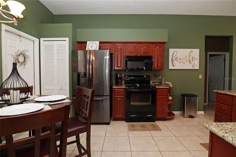 Photo 10 of 32 - 3943 Ocita Dr, Orlando, FL 32837