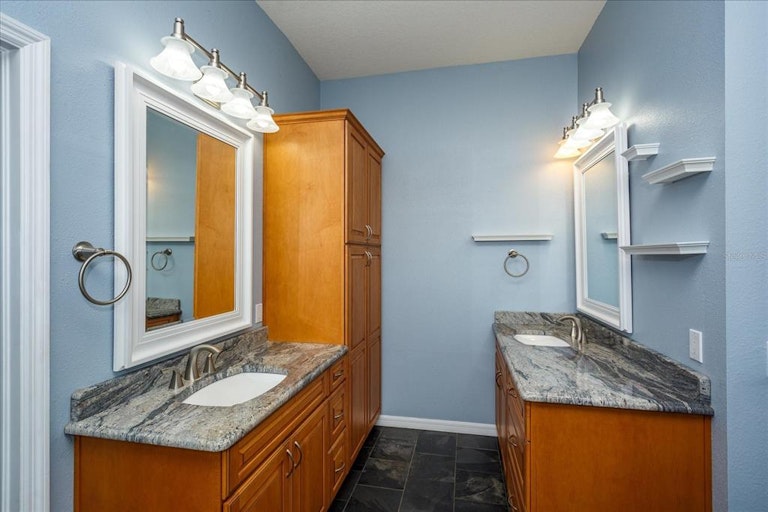 Photo 12 of 26 - 5949 Charloma Dr, Lakeland, FL 33812