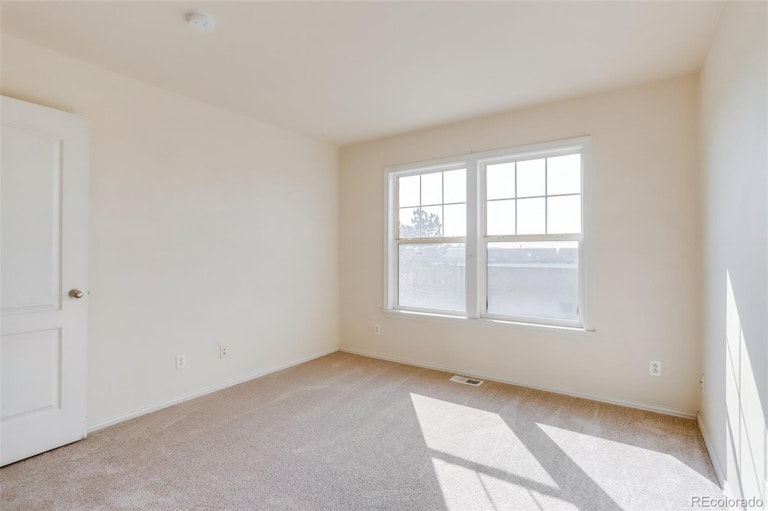 Photo 19 of 40 - 10712 Dayton Way, Commerce City, CO 80640