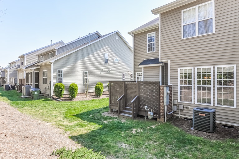 Photo 23 of 25 - 135 Florians Dr, Holly Springs, NC 27540
