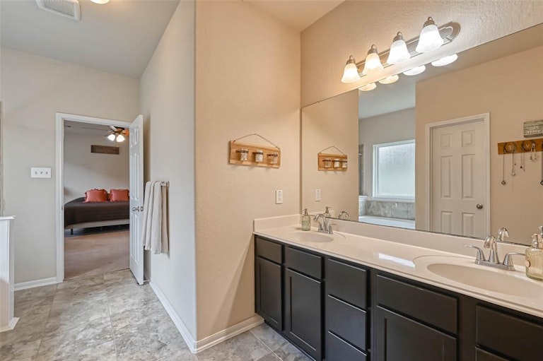 Photo 17 of 30 - 2819 Finwood Dr, Rosenberg, TX 77471