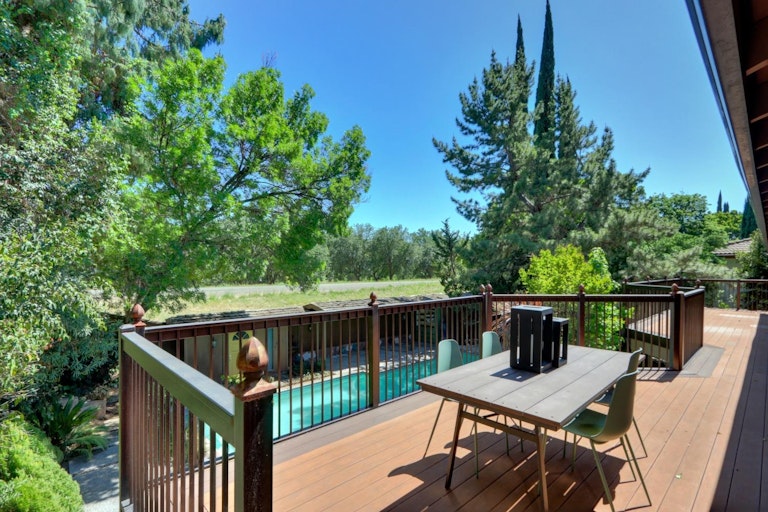 Photo 17 of 70 - 4040 Crondall Dr, Sacramento, CA 95864