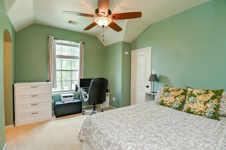 Photo 29 of 44 - 5306 Clear Landing Ct, Rosharon, TX 77583