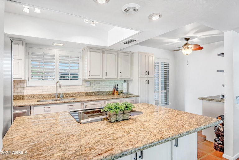 Photo 4 of 35 - 10211 N 28th St, Phoenix, AZ 85028