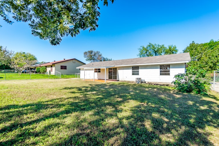 Photo 19 of 21 - 6262 Elm Valley Dr, San Antonio, TX 78242