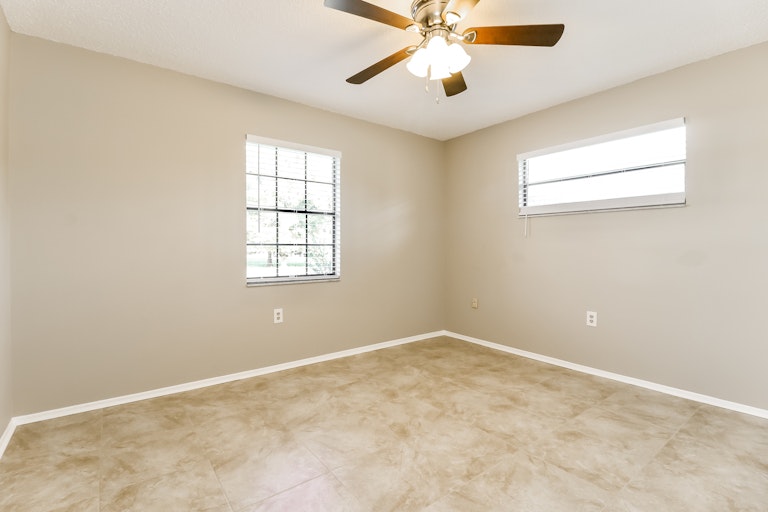 Photo 20 of 27 - 1195 Glowood Ave, Spring Hill, FL 34609