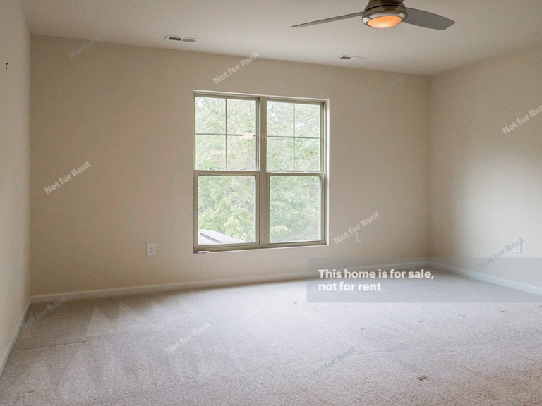 Photo 13 of 33 - 222 Lynchwick Ln, Durham, NC 27703