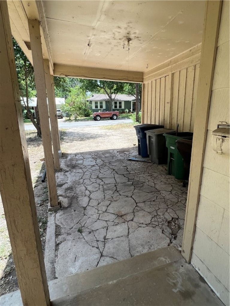 Photo 24 of 37 - 1800 Alguno Rd, Austin, TX 78757