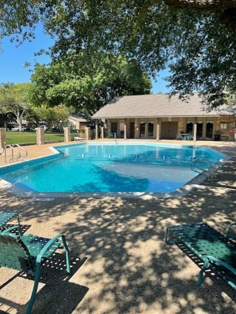 Photo 18 of 18 - 9547 Highland View Dr, Dallas, TX 75238