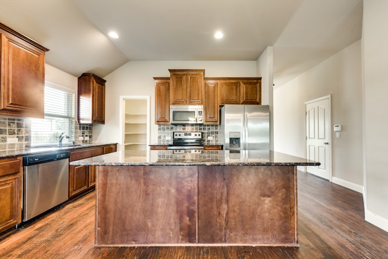 Photo 2 of 37 - 1129 Longhorn Dr, Aubrey, TX 76227