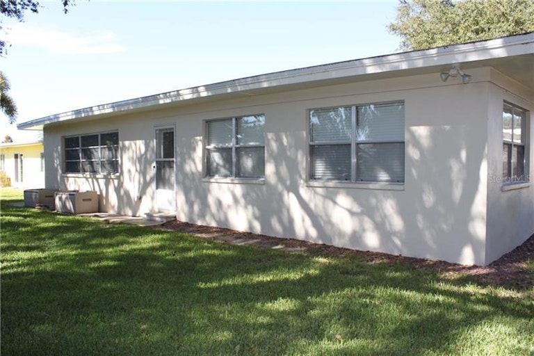 Photo 16 of 25 - 14392 Yacht Club Blvd, Seminole, FL 33776
