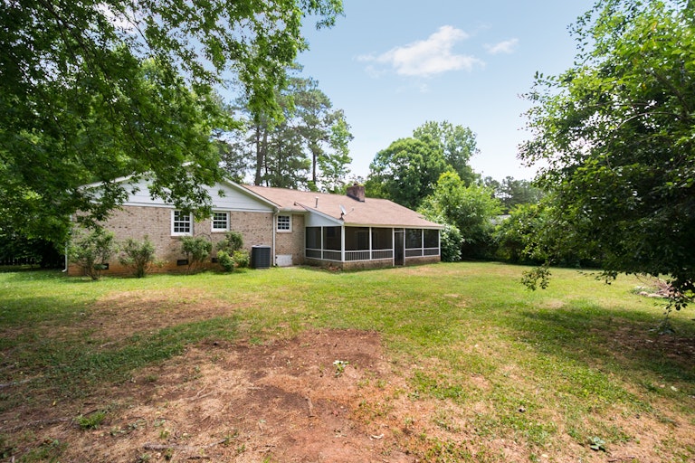 Photo 5 of 16 - 7709 Leesville Rd, Raleigh, NC 27613
