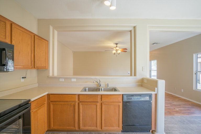 Photo 4 of 24 - 15343 W Port Au Prince Ln, Surprise, AZ 85379