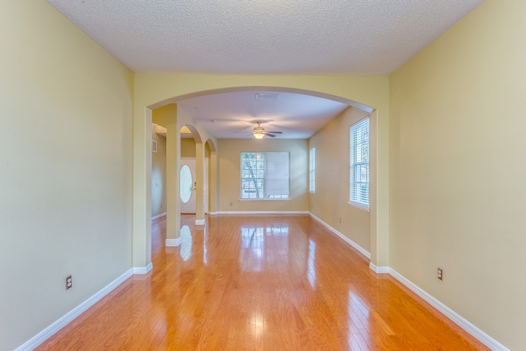 Photo 10 of 33 - 1019 Landview Ct, Orlando, FL 32828