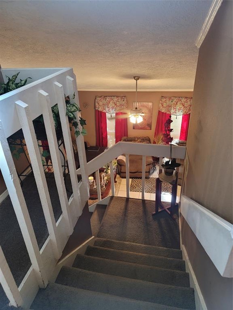 Photo 16 of 38 - 6450 Dellfern Dr, Houston, TX 77035