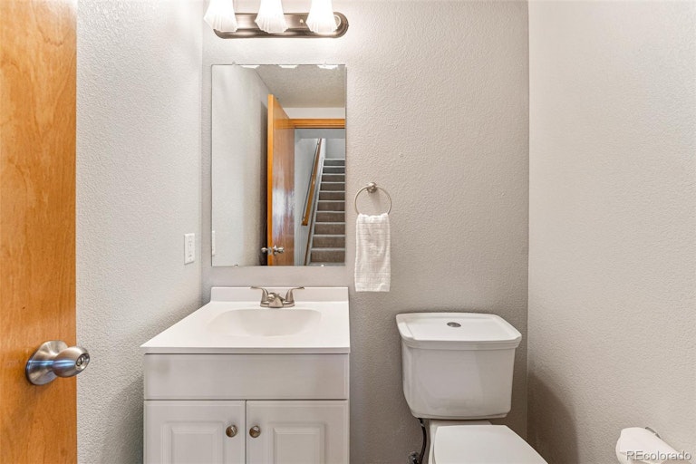 Photo 13 of 33 - 7962 S Kalispell Way, Englewood, CO 80112