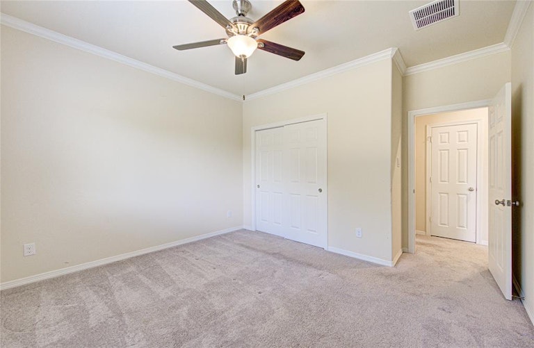 Photo 28 of 34 - 2811 Shadow Woods Ct, Houston, TX 77043