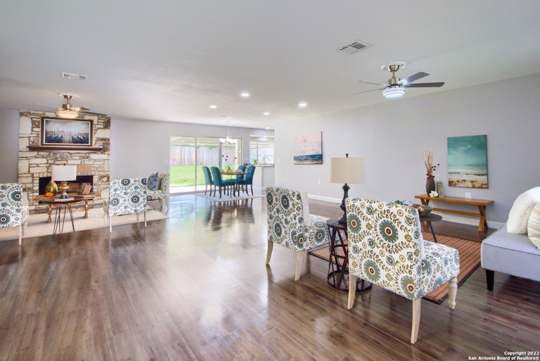 Photo 4 of 27 - 5803 Burkley Springs St, San Antonio, TX 78233