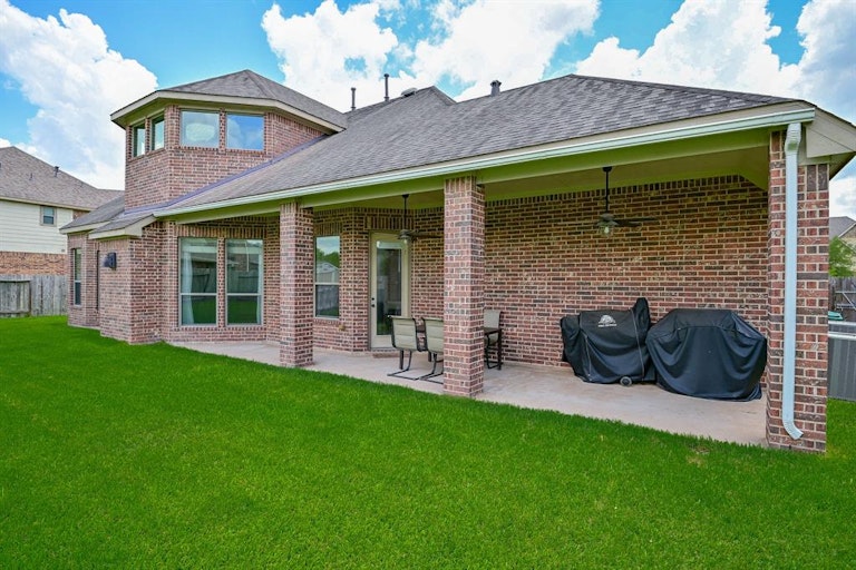 Photo 34 of 44 - 5306 Clear Landing Ct, Rosharon, TX 77583