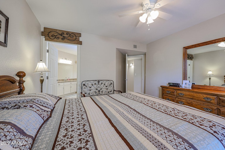 Photo 31 of 38 - 5207 E Half Moon Dr, Phoenix, AZ 85044