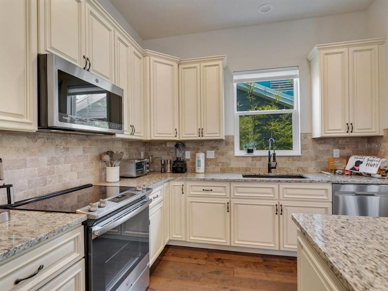 Photo 11 of 69 - 635 N Osprey Ave, Sarasota, FL 34236
