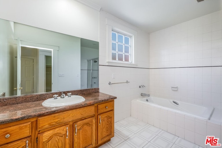 Photo 16 of 53 - 4957 W Melrose Hl, Los Angeles, CA 90029