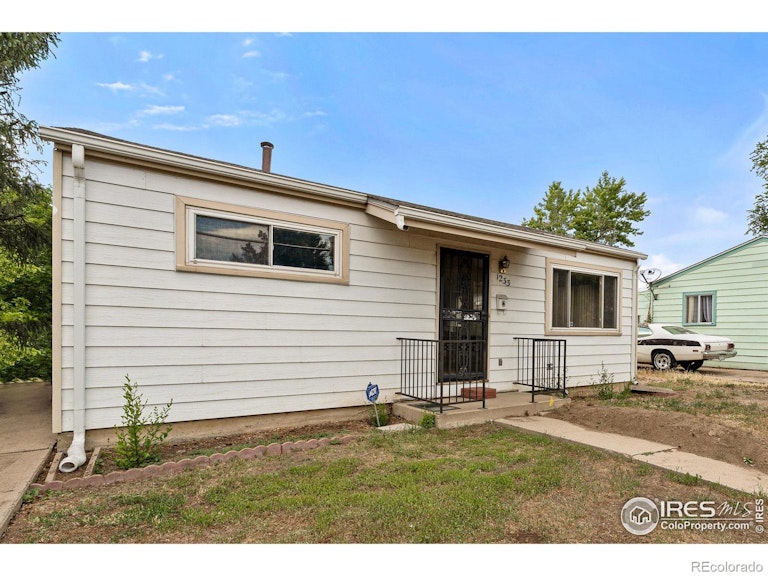 Photo 2 of 20 - 1233 S Irving St, Denver, CO 80219