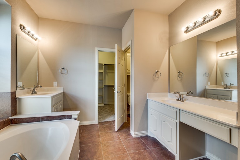 Photo 18 of 38 - 14017 Blueberry Hill Dr, Little Elm, TX 75068