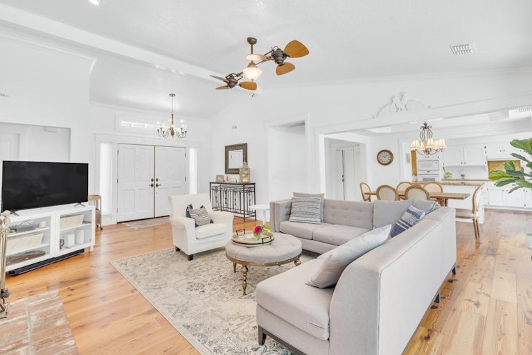 Photo 10 of 44 - 9245 Laguna Lake Way, Elk Grove, CA 95758