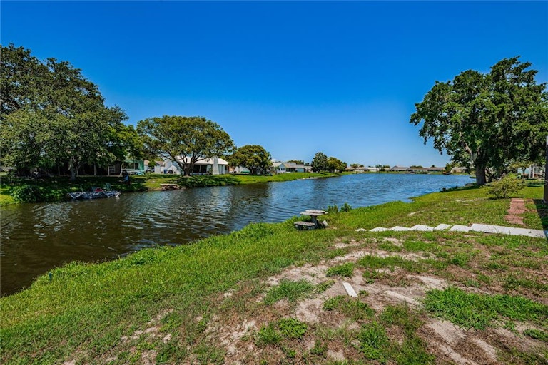 Photo 37 of 41 - 3547 Delta Pl, Holiday, FL 34691