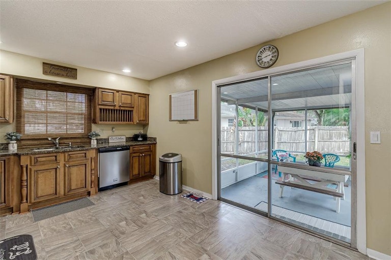 Photo 12 of 33 - 5427 Harbor Dr W, Lakeland, FL 33809