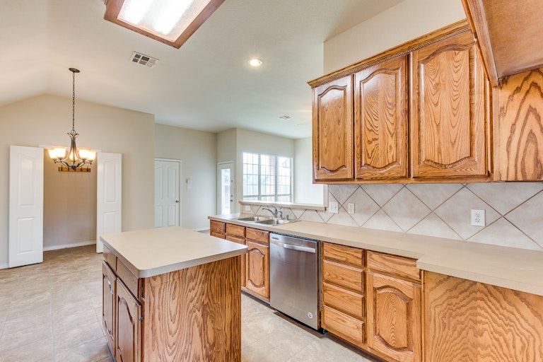 Photo 17 of 31 - 7809 Loma Alta Trl, McKinney, TX 75070