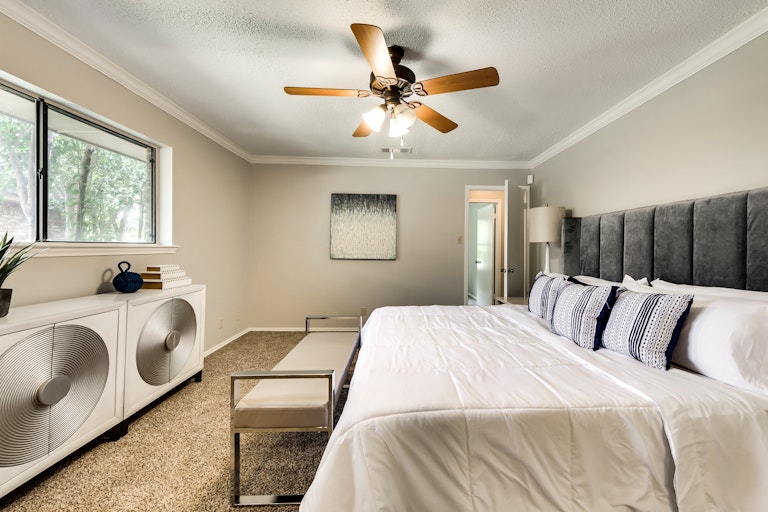 Photo 15 of 26 - 2805 Teakwood Ln, Plano, TX 75075