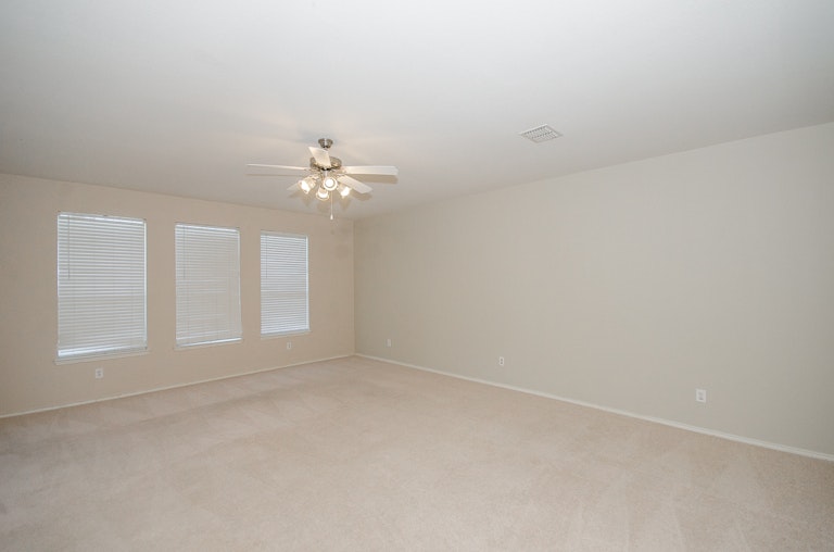 Photo 18 of 30 - 905 Crockett Dr, Lavon, TX 75166