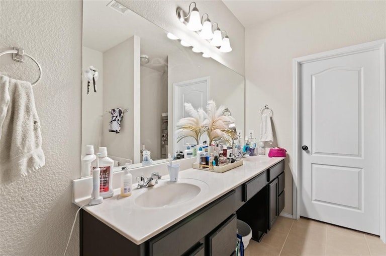 Photo 18 of 30 - 5408 Wharfside Pl, Denton, TX 76208